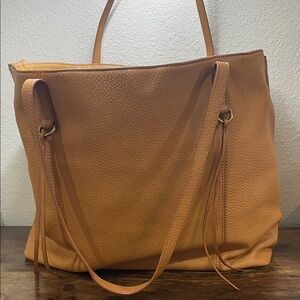 HOBO Kingston Tote Bag Tan Cashew Pebbled Leather Magnetic Closure